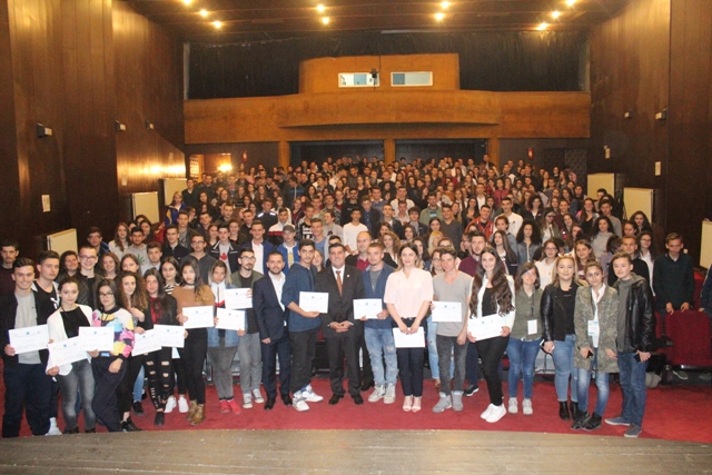 Gjilani ndan çertifikatata për 500 të rinjë nga trajnimi “Vullnetarët Rinor”