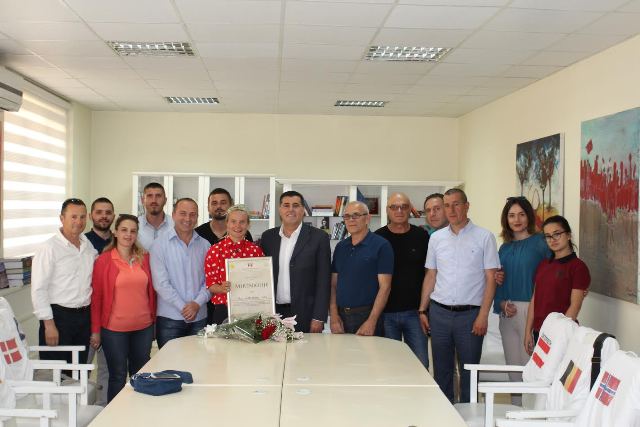 Haziri nderoi me mirënjohje alpinisten gjilanase Flutura Ibrahimi – Uta