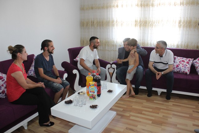 Në prag të Bajramit, inaugurohen dy shtëpi të renovuara për familjet në nevojë