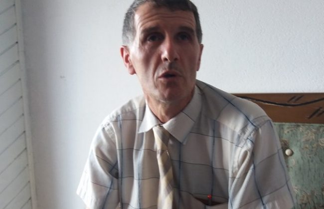 Skandaloze: Detyrat e testit nxirren jashtë ambienteve ku mbahej testimi