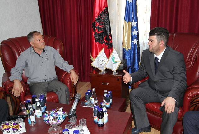 Delegacioni i Degës së PDK-së viziton Bashkësinë Islame për t’ua uruar Fitër Bajramin
