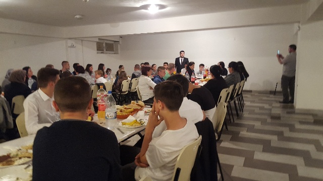 Këshilli i Bashkësisë Islame shtroi iftar për jetimët e Komunës së Gjilanit