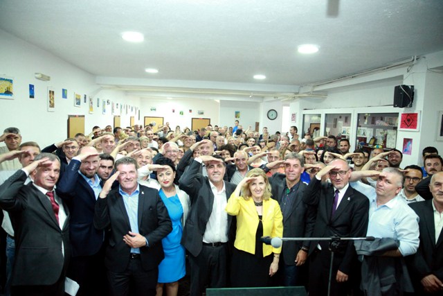 Lutfi Haziri: LDK nuk është parti e kusherinjve dhe dajve, por e popullit