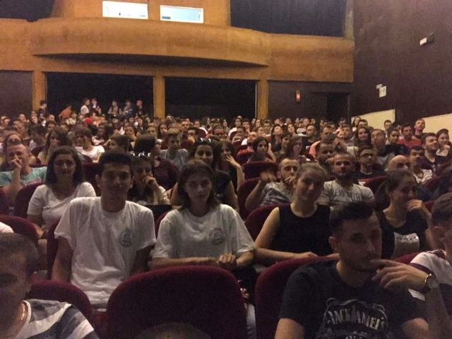 Shfaqet filmi “Fast and Furious 8”, mjetet e grumbulluara shkojnë për bamirësi