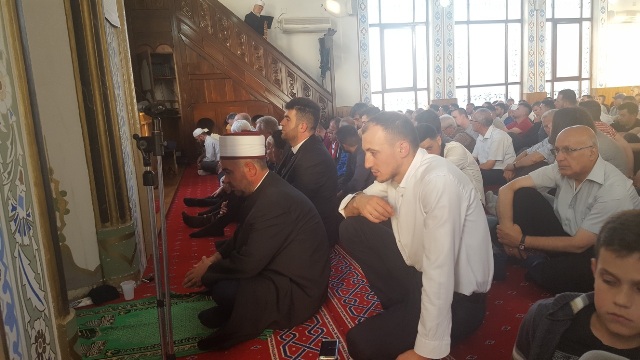 Namazi i Fiter Bajramit falet me lutjet për paqe, harmoni dhe solidaritet mes njerëzve