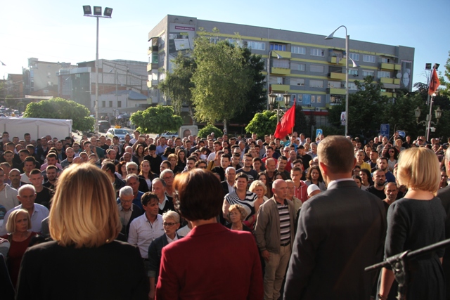 LVV: Salla e teatrit të qytetit e vogël për Vetëvendosjen!