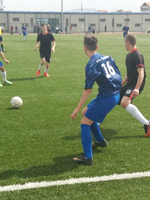 Uvejs Bunjaku mahnit të tjerët me talentin e tij në lojën e futbollit