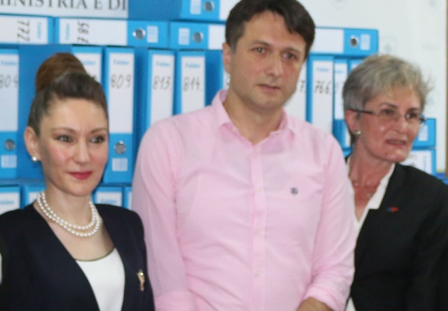 Asambleistet e Turqisë sjellin donacion simbolik