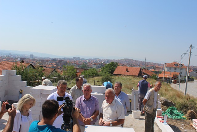 Gjilani me donatorët filluan ndërtimin e shtëpisë për Lumnije Rulanin
