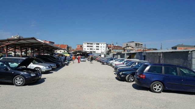 Veturën e marrë me qera nuk ia kthen më