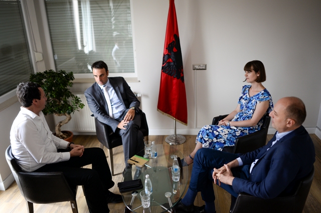 Ymeri e Kurti takuan ambasadorin britanik Ruari O’Connell