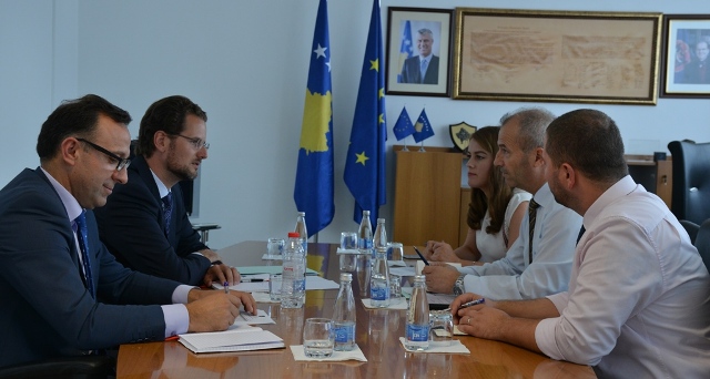 Ministri Krasniqi takon përfaqësuesin e Fondit Monetar Ndërkombëtar për Kosovën Ruud Vermeulen