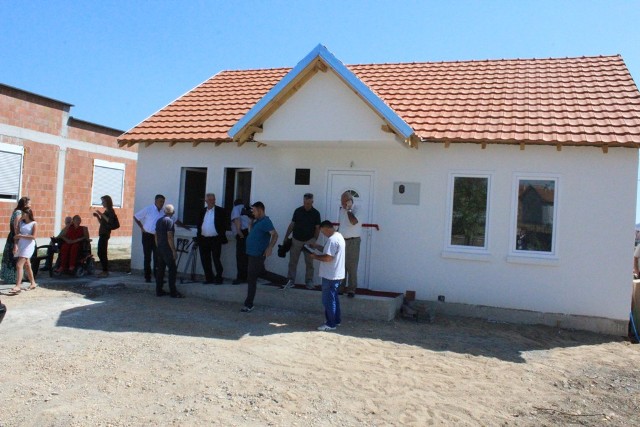 Gjilani inauguron shtëpinë për Lumnije Rullanin, nënë vetushqyese dhe me kufizime në lëvizje
