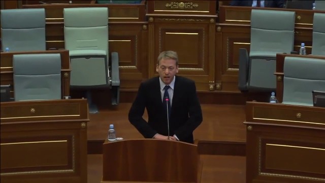 Deda, kryesuesit: Mos thirr seanca pa qenë gjithë deputetët