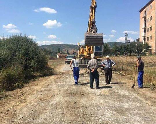 Fillon projekti i asfaltimit të rrugës kryesore në Kopërrnicë