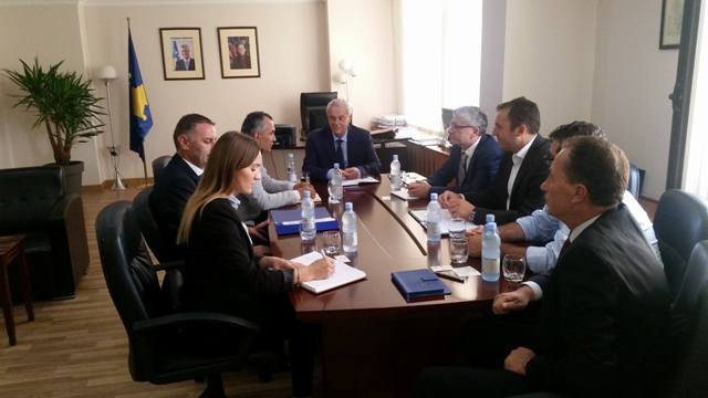 Infrastruktura pengesë për të investuar në Kosovë