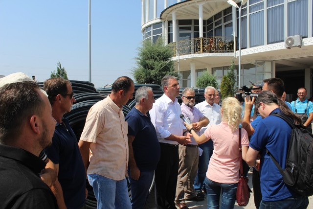 Gjilani shpërndau sistemin e ujitjes për 50 hektarë me vishnje