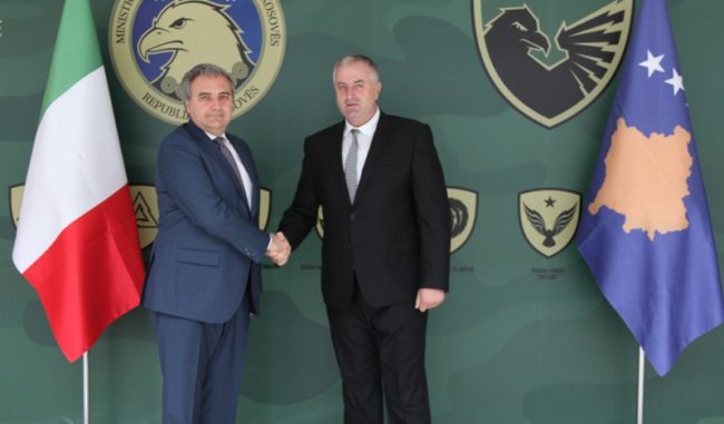 Ministri i FSK-së, Rrustem Berisha priti në takim ambasadorin e Italisë në Kosovë, Piero Cristoforo Sardi