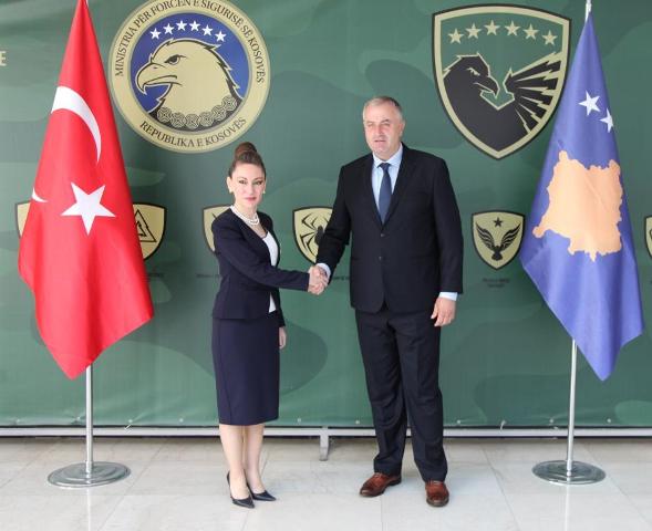 Ministri i FSK-së, Rrustem Berisha priti në takim ambasadoren e Turqisë, znj. Kivilcim Kiliç
