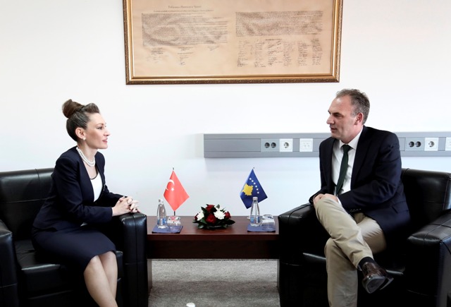Zëvendëskryeministri Limaj takoi ambasadoren e Turqisë, Kivilcim Kiliç