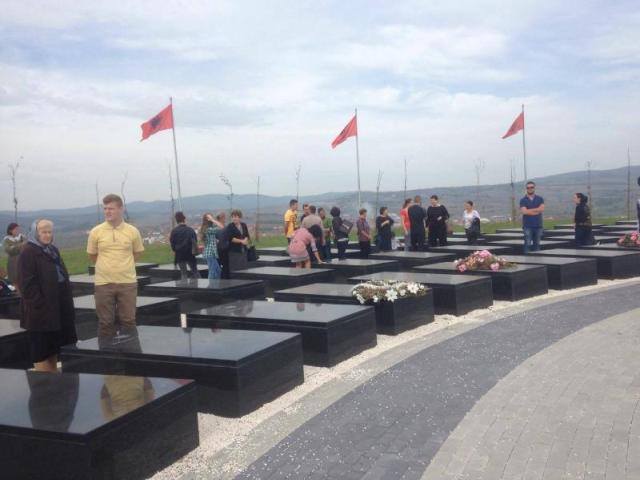 18 vite më parë Gjilanit iu shtuan lulet e gjakut në Kodrën e Dëshmorëve