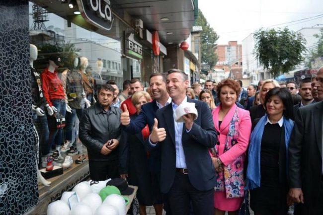 Veseli e Pajaziti takojnë qytetarë të shumtë