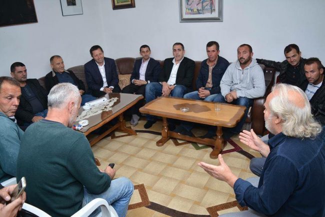 Pajaziti dëgjon shqetësimet e banorëve të Bilinicës