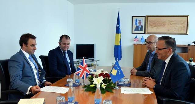 Ministri Bedri Hamza priti në takim ambasadorin e Britanisë së Madhe Ruairi O’Connell