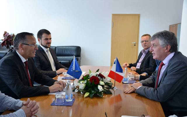 Ministri Bedri Hamza priti në takim ambasadorin e Francës në Kosovë Didier Chabert