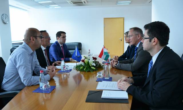 Ministri Bedri Hamza priti në takim ambasadorin e Hungarisë në Kosovë László Márkusz