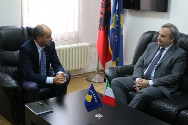 Gashi priti ambasadorin italian, funksionalizimi i aeroportit të Gjakovës i mundshëm