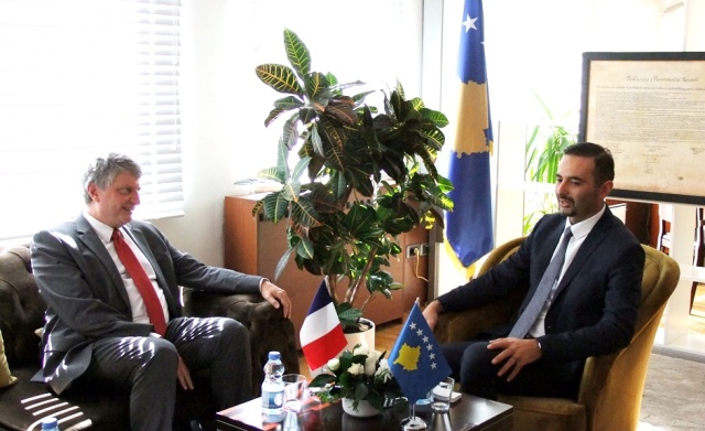 Ministri Lluka informon Ambasadorin e Francës me prioritetet e MZHE-së