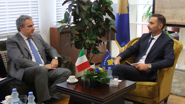 Italianët e interesuar për investime në energjinë e ripërtëritshme