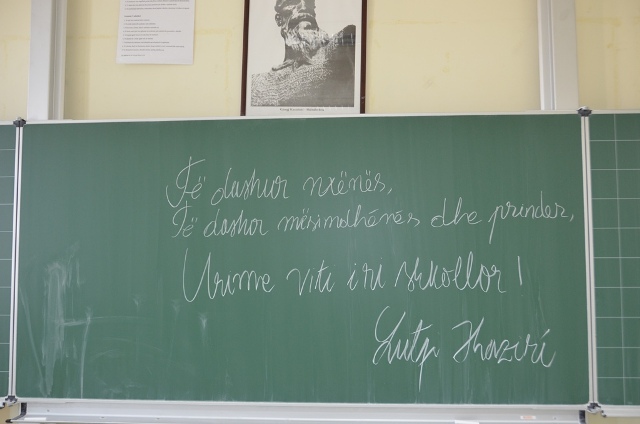 Haziri uron të gjithë nxënësit dhe mësimdhënësit për vitin e ri shkollor