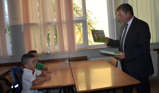 MInistri Bajrami ka uruar nxënësit, mësimdhënësit dhe prindërit për fillimin e vitit të ri shkollor