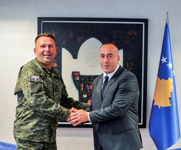 Kryeministri Haradinaj priti ministrin dhe komandantin e FSK-së