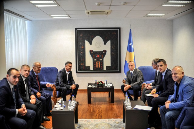 Kryeministri Haradinaj priti udhëheqësit e katër OVL të UÇK-së, nga rajoni i Dukagjinit