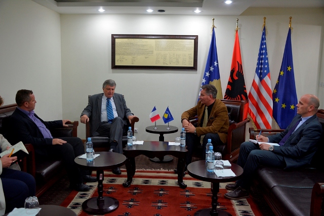 Ministri Lekaj priti në takim ambasadorin francez, Didier Chabert