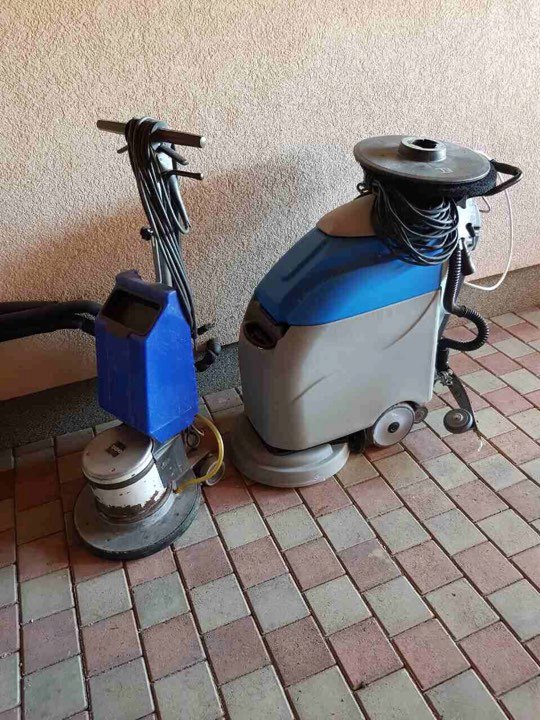 Mërgimtari Adem Sula, jep një donacion shkollës fillore të mesme të ulët „Bafti Haxhiu“ në Viti