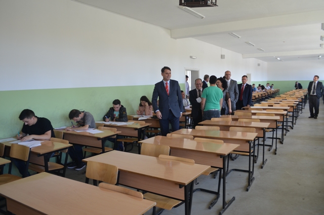 Menaxhmenti i UKZ-së vizitoi njësitë akademike ku u mbajt provimi pranues