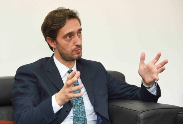 Ministri Ismaili me veprime konkrete për rastet e raportuar për “vdekjet e dyshimta” në QKUK