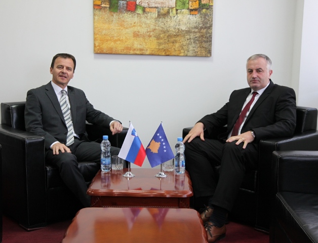 Ministri Berisha priti në takim ambasadorin slloven Bertoncelj