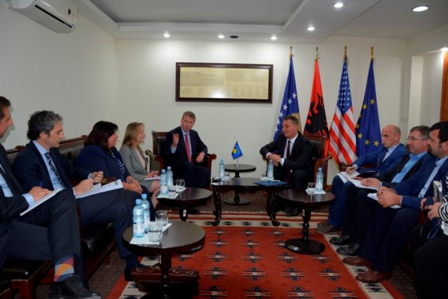 Ministri i Infrastrukturës Pal Lekaj, priti në takim përfaqësuesit e BERZH-it