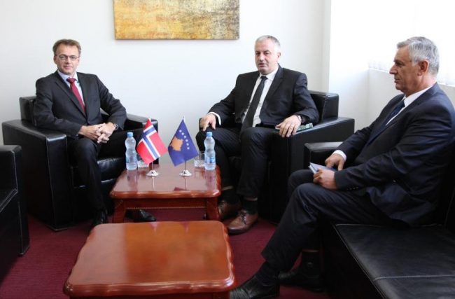Ministri Rrustem Berisha priti ambasadorin e Norvegjisë, Strand Sjaastad