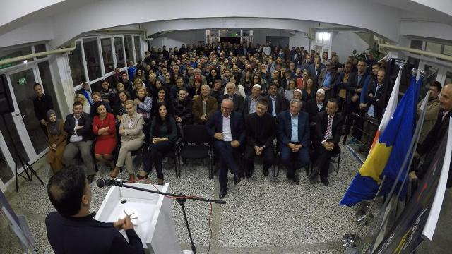 LDK: “Arbëria” ‘knap’, Luta u kërkon falje simpatizantëve që mbetën jashtë sallës