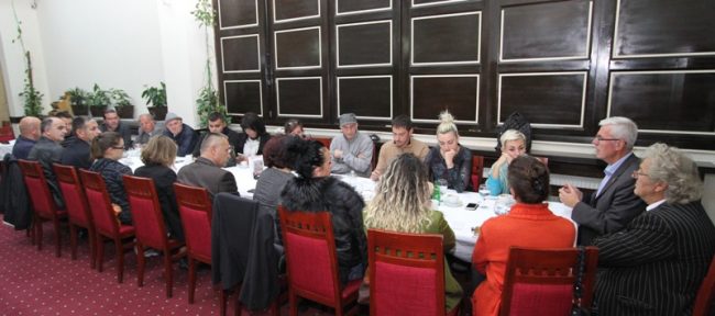 Aktorë residentë, depolitizim e mbështetje konkrete pë Teatrin e Qytetit