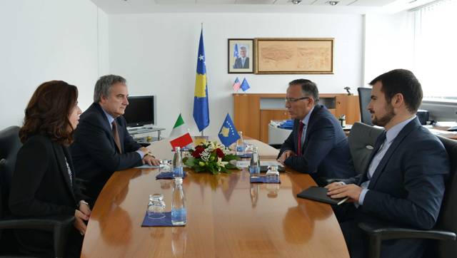 Ministri Hamza priti në takim ambasadorin e Italisë në Kosovë Piero Cristoforo Sardi