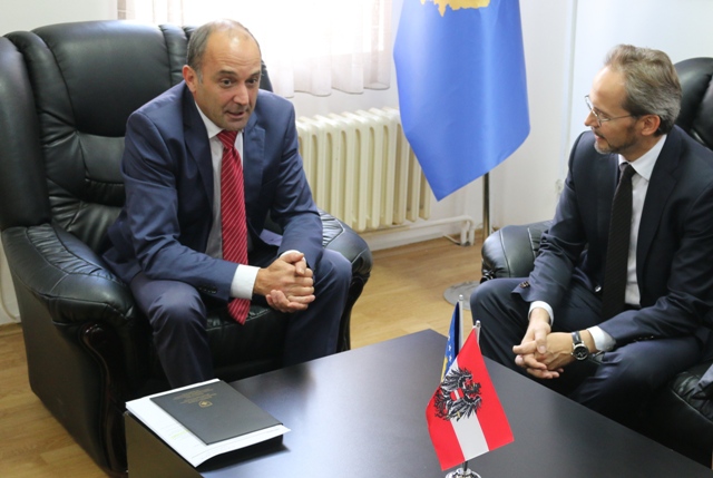 Ambasadori Pfandler: “Mund të ketë më shumë investitorë austriakë në Kosovë”