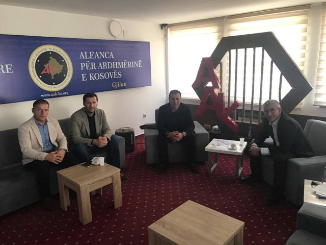 Kadriu takon krerët e Sindikatës së Shëndetësisë, zotohet për implementimin e kontratës kolektive