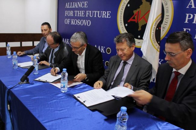 AAK: Nënshkruhet marrëveshje ndërmjet “VERILUX dhe AAK-së që siguron 500 vende të reja pune
